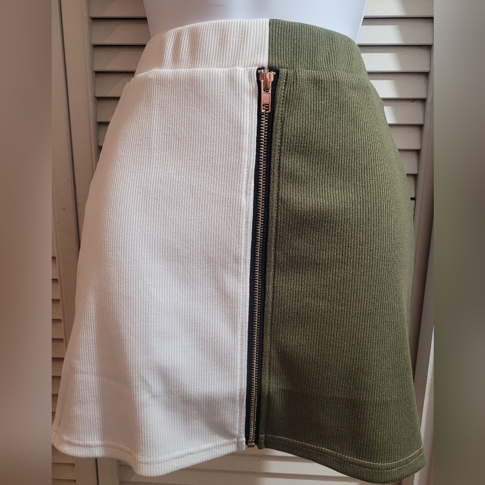 Akira's Brand Women's Front Zippered Mini Skirt